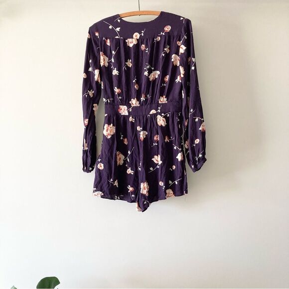 Urban Outfitters Ecote Purple Floral Plunge Neck Romper size 4 - Picture 5 of 6